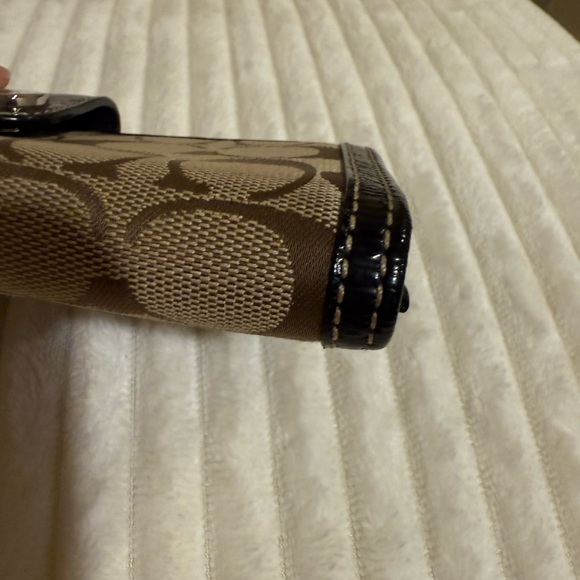 Coach signature logo khaki/brown long wallet with turnkey lock. EUC - Picture 8 of 12